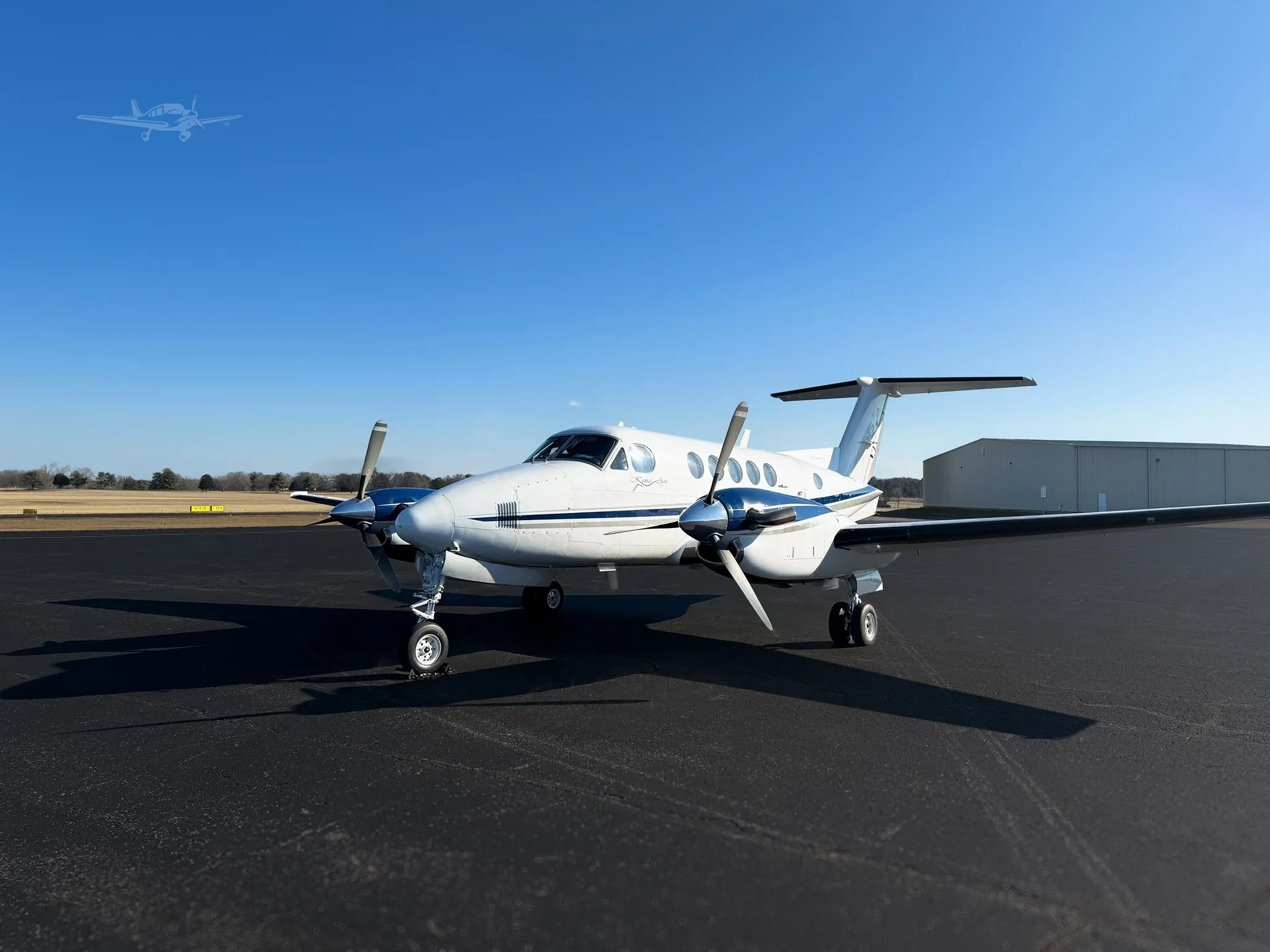 Exterior view of a 1980 BEECHCRAFT KING AIR 200, N725RA.