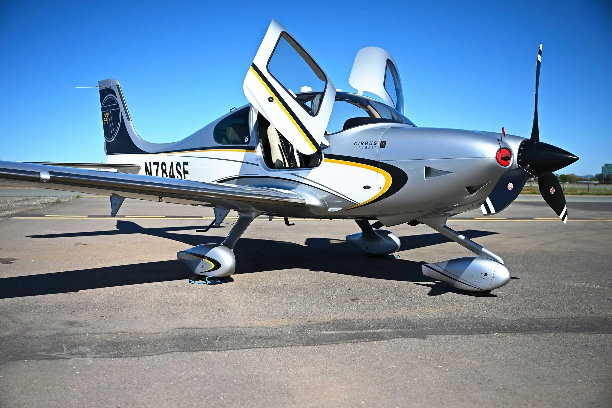 Exterior view of a 2024 Cirrus SR22-G7 TURBO, N24VC.