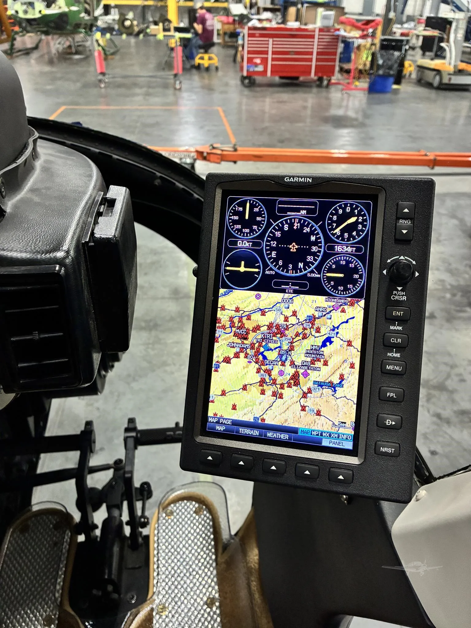 Avionics suite of a 2004 BELL 407.