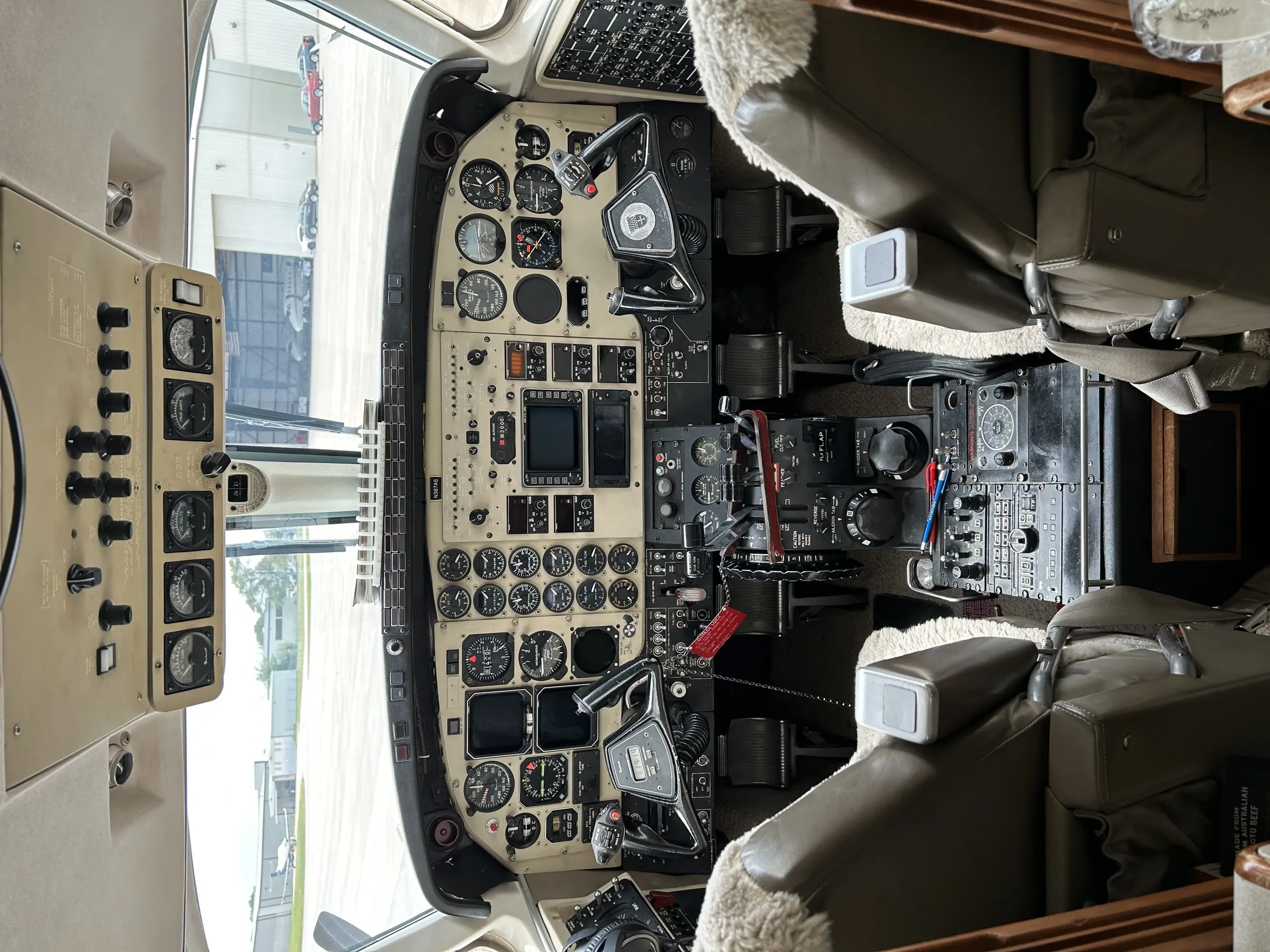 Cockpit and instrument panel of a 1995 Beechcraft King Air.