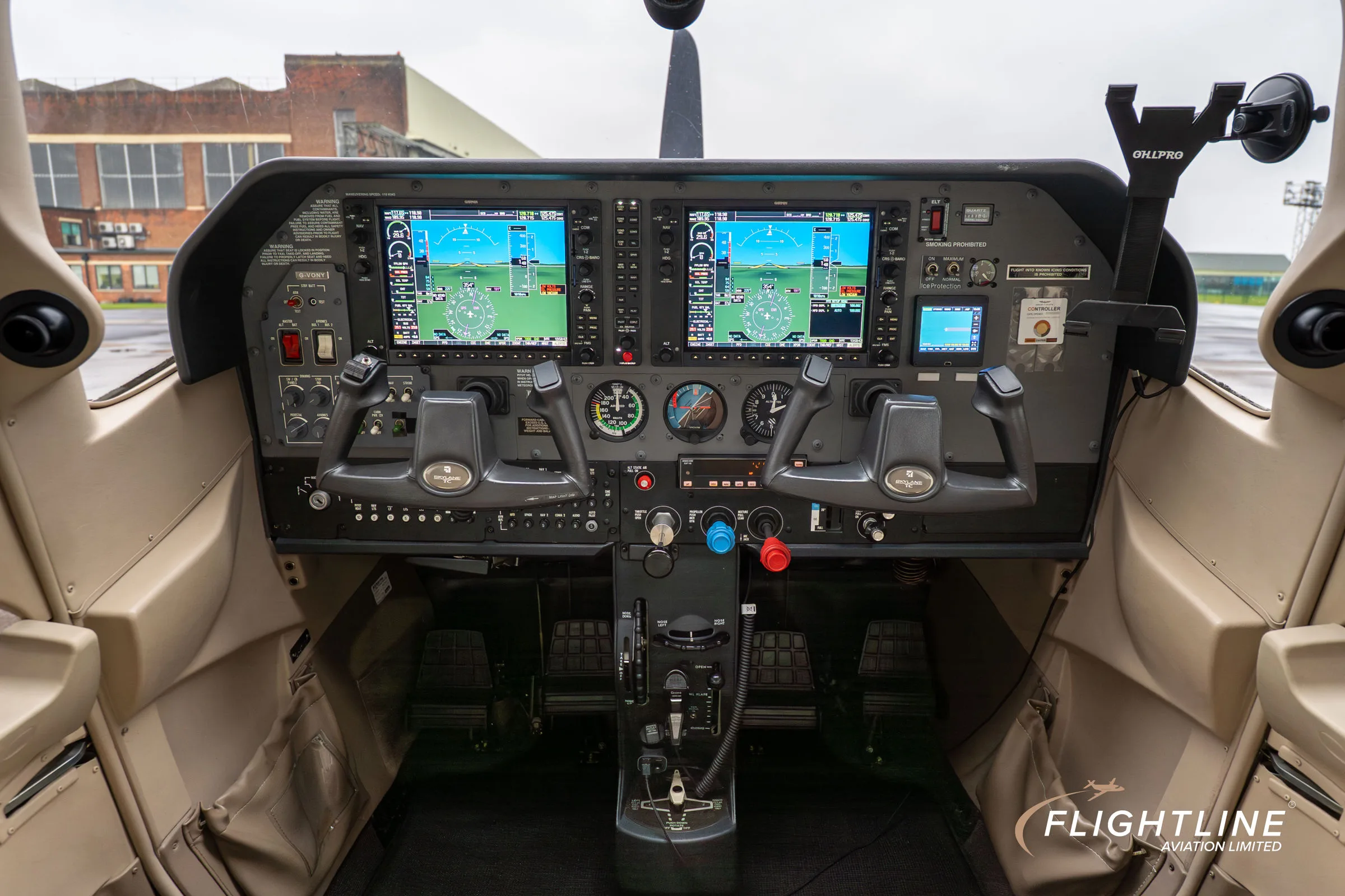 Cockpit and instrument panel of a 2007 Cessna T182T Skylane.