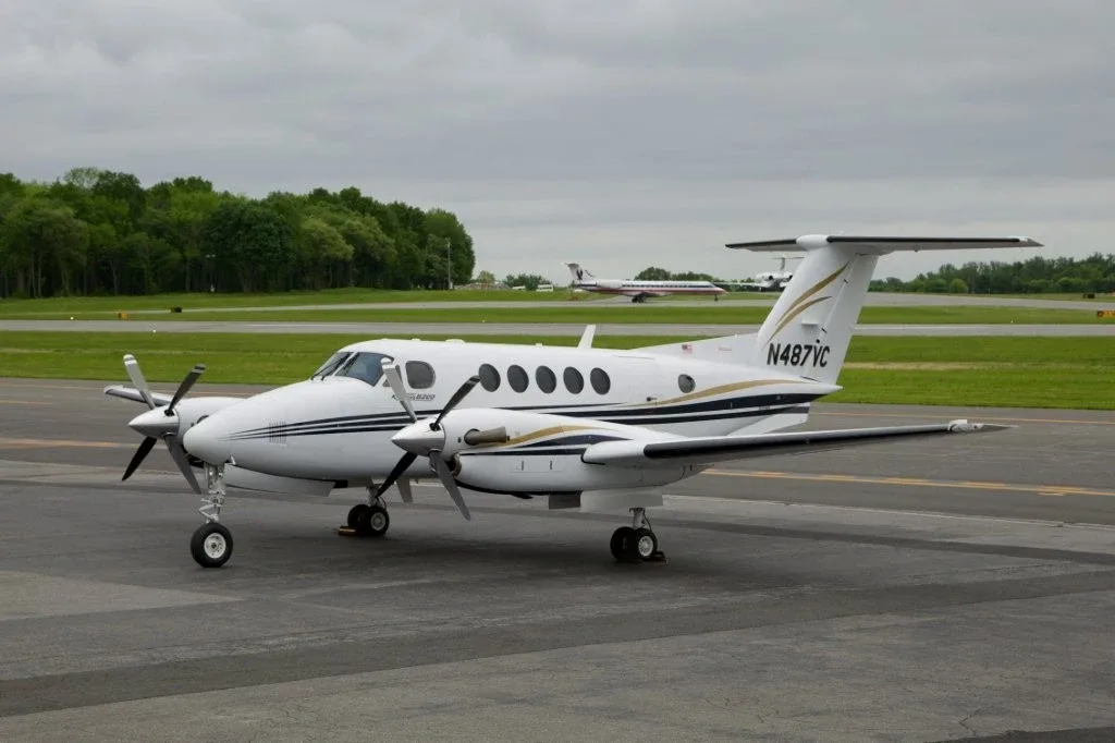 Exterior view of a Beechcraft Textron King Air 200, N576CL.