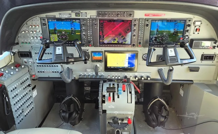 Cockpit and instrument panel of a 2021 CESSNA CARAVAN 208B GRAND EX AMPHIBIAN.
