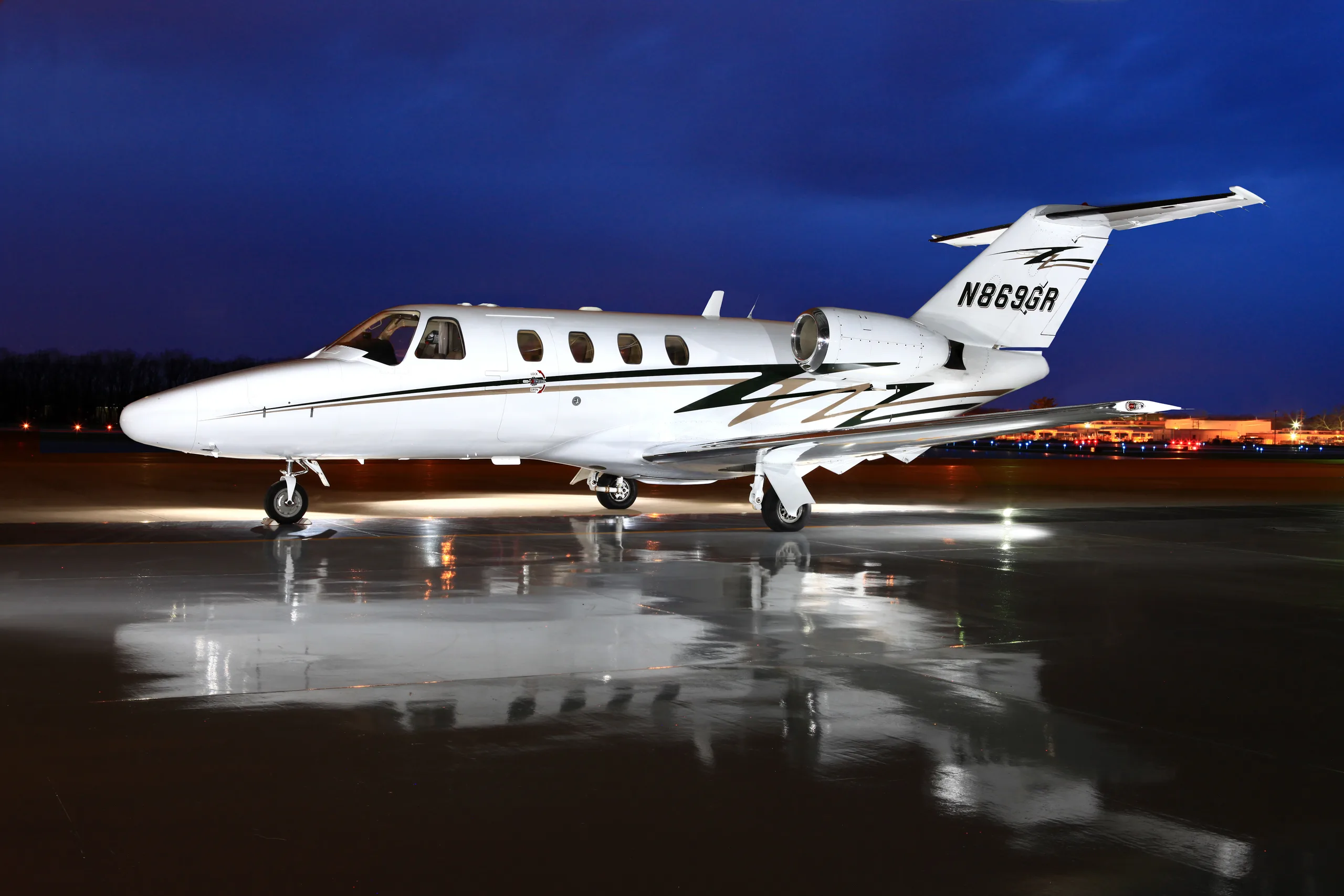 Exterior view of a 2002 Cessna citation cj1 sn 525 0478, N869GR.