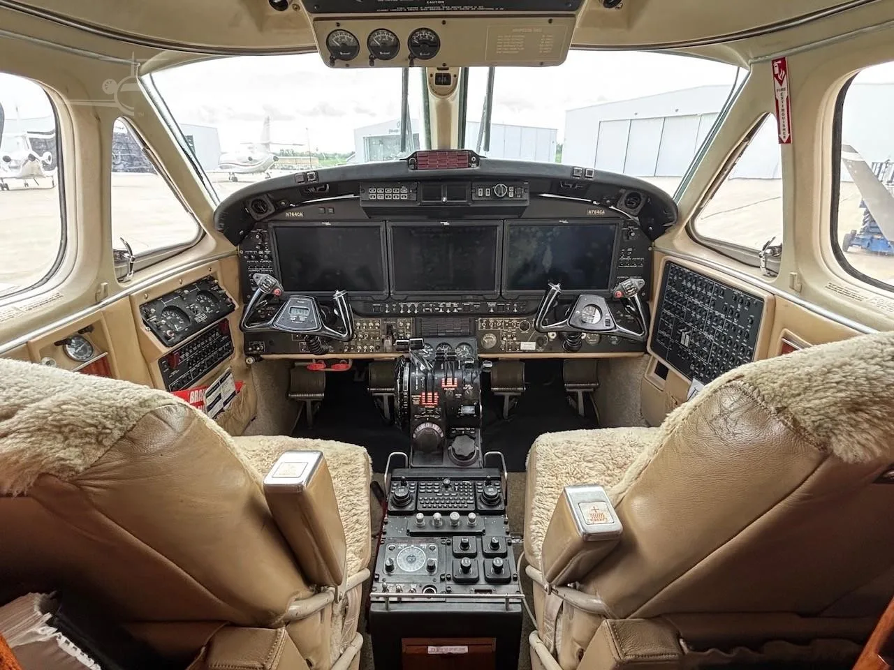 N764CA - 1991 Beechcraft King AIR B200