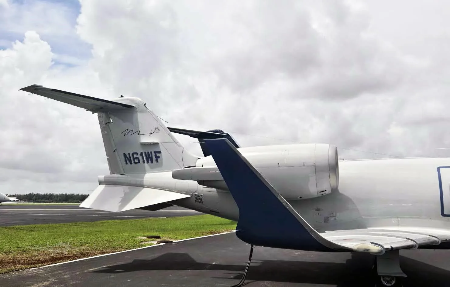 Exterior view of a 2007 LEARJET 60SE, N61WF.
