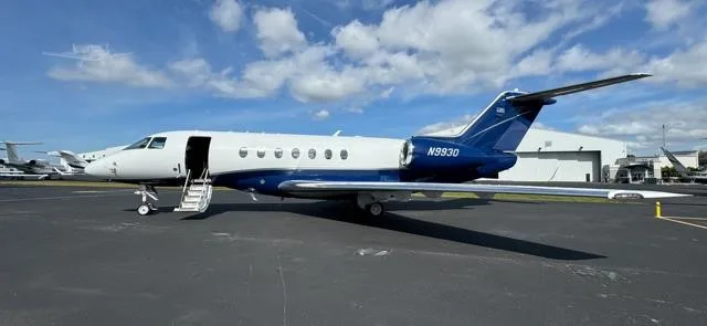 Exterior view of a 2009 HAWKER 4000, N9930.