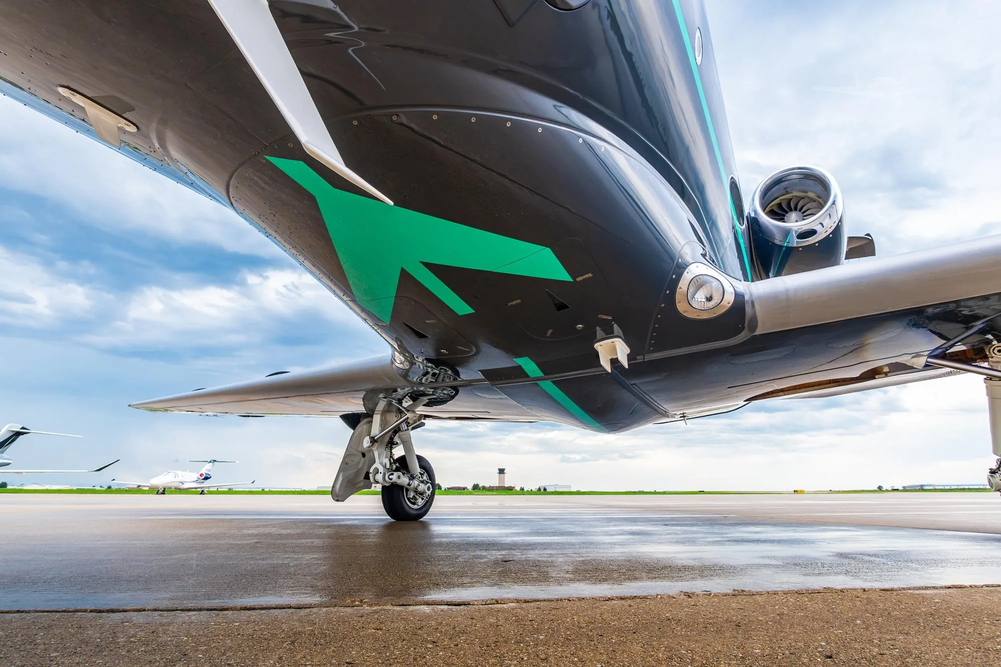 Exterior view of a 2010 EMBRAER PHENOM 100EV, N1WB.