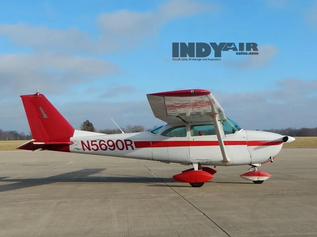 Exterior view of a 1965 Cessna 172F- N5690R Aircraft.