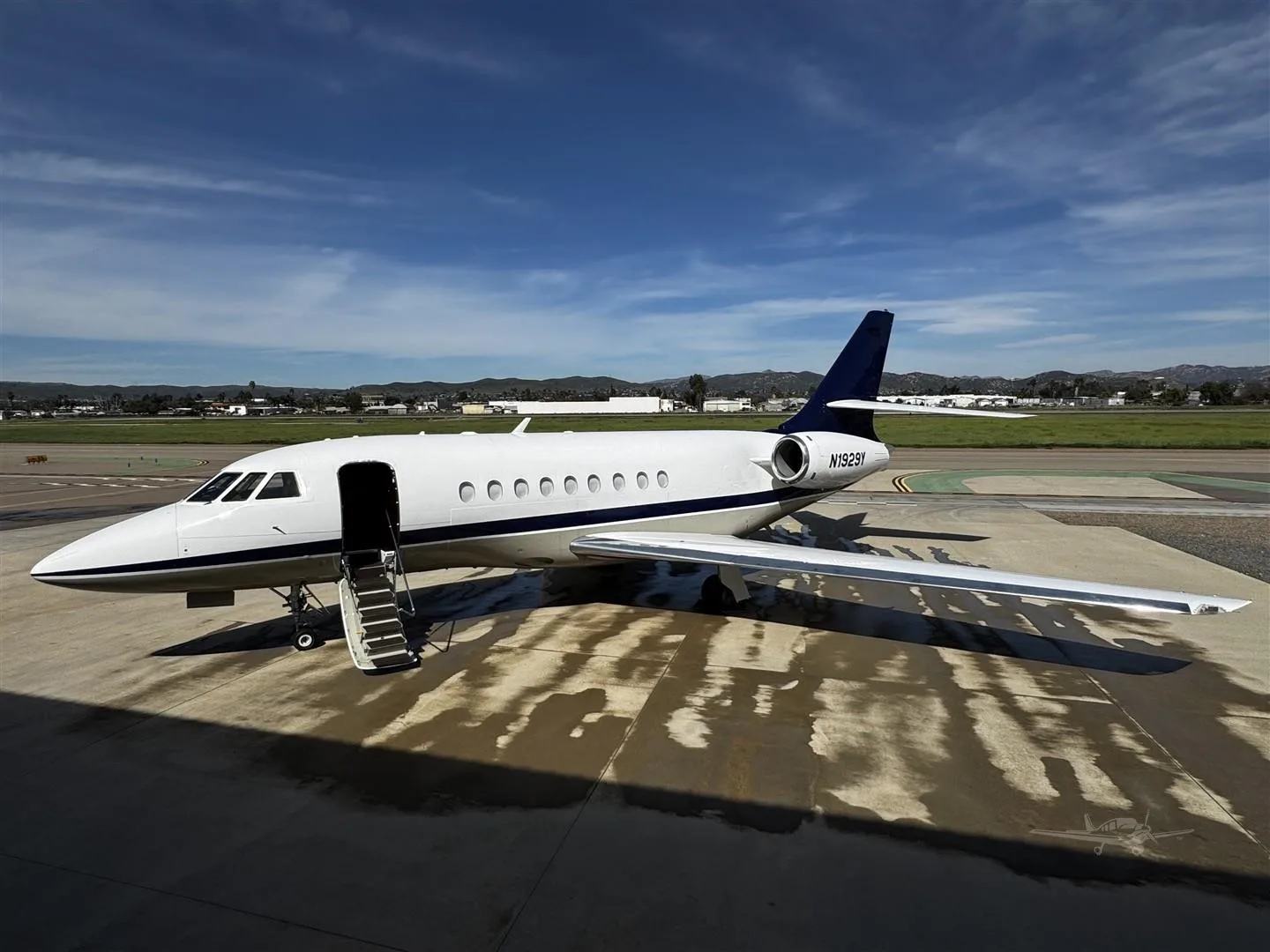 Exterior view of a 1999 DASSAULT FALCON 2000, N1929Y.