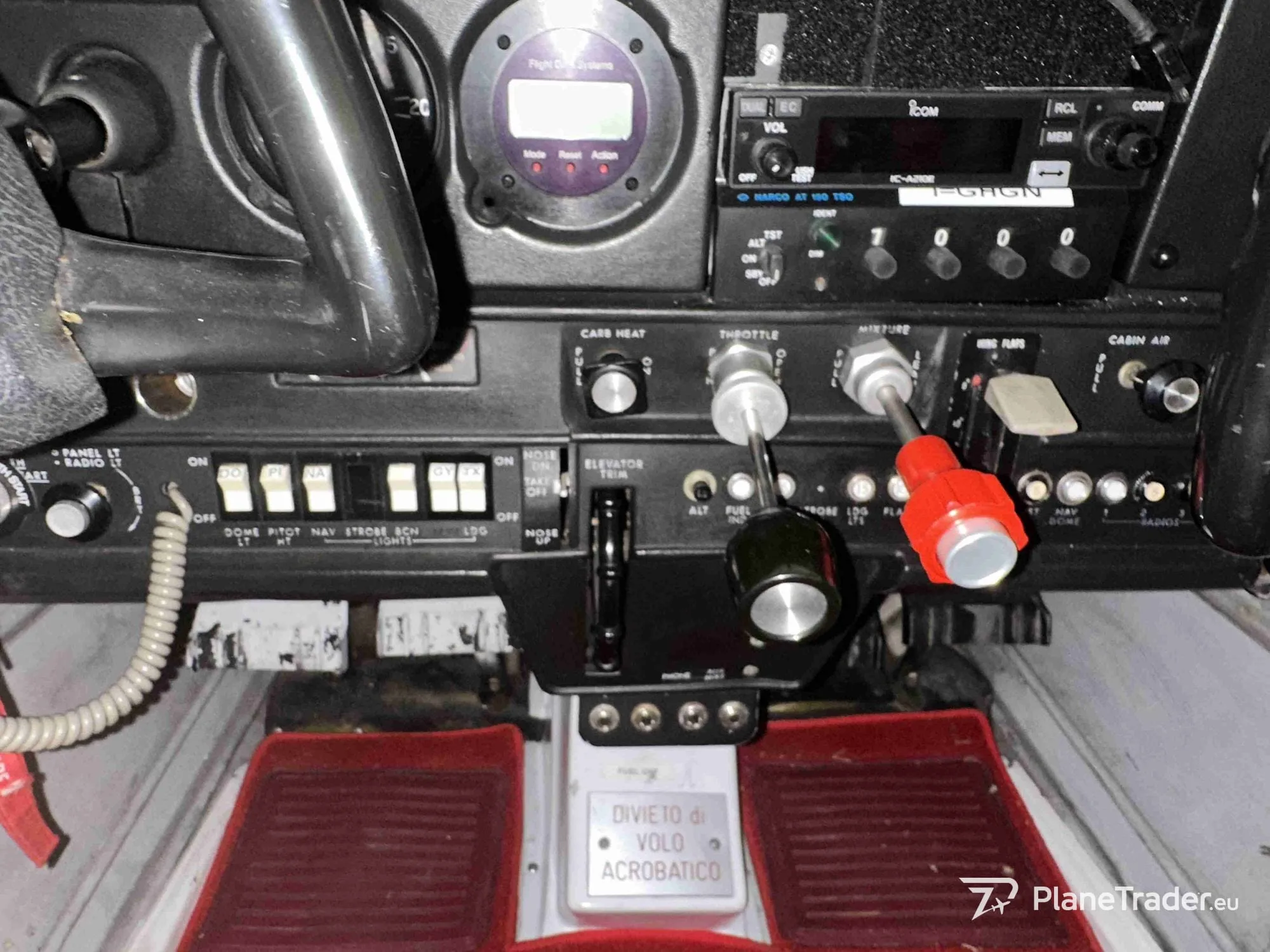 Cockpit and instrument panel of a 1980 Cessna 152.