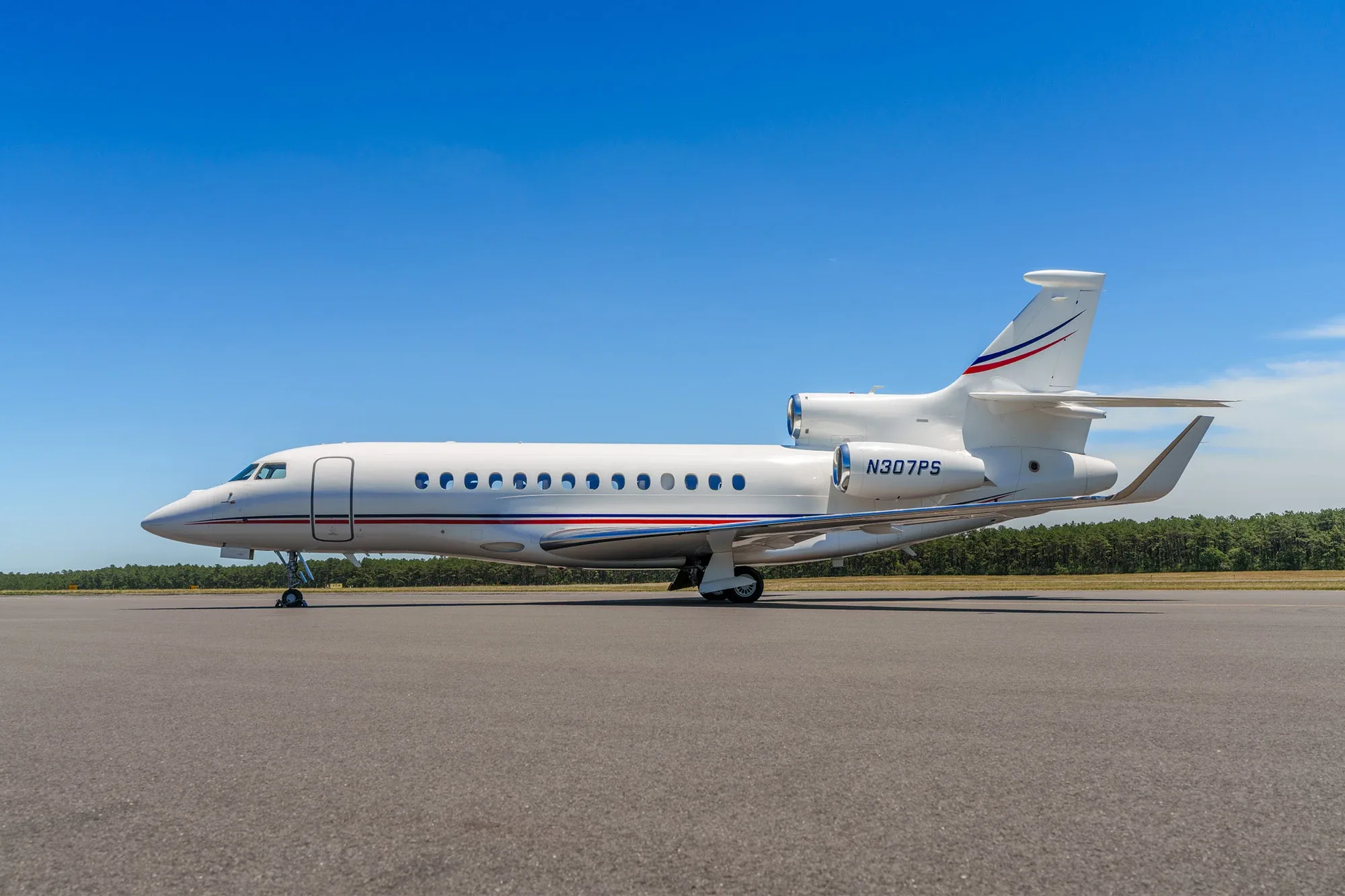 Exterior view of a 2013 Dassault Falcon 7X.