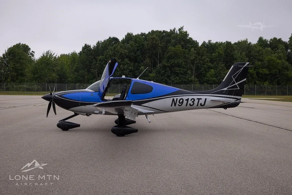 Exterior view of a 2023 CIRRUS SR22-G6 TURBO, N913TJ.