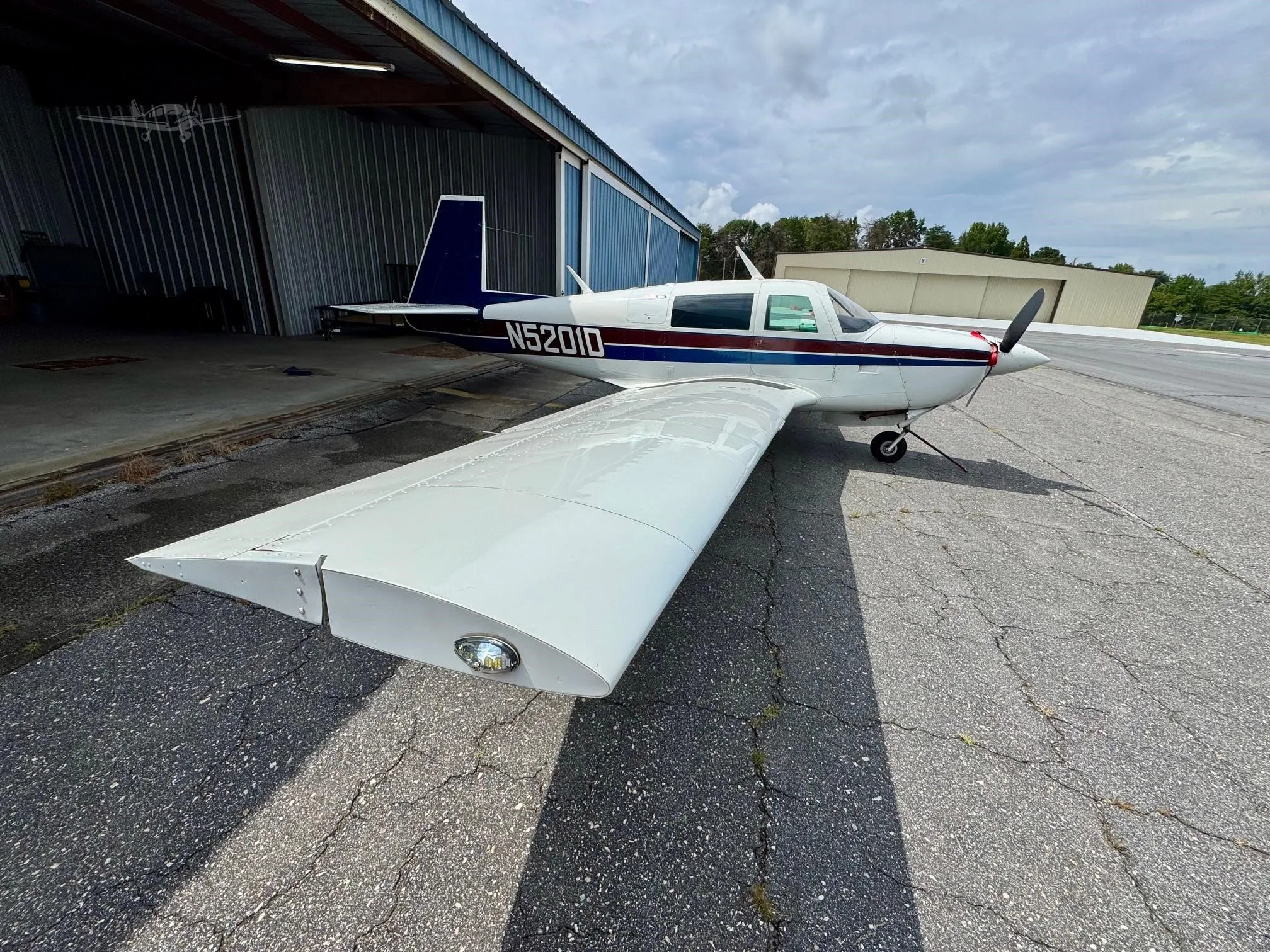 Exterior view of a 1978 MOONEY M20J 201, N5201D.