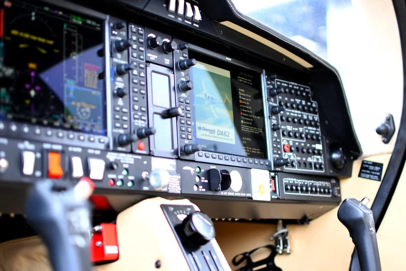 Cockpit and instrument panel of a Diamond DA-62-168 HP.