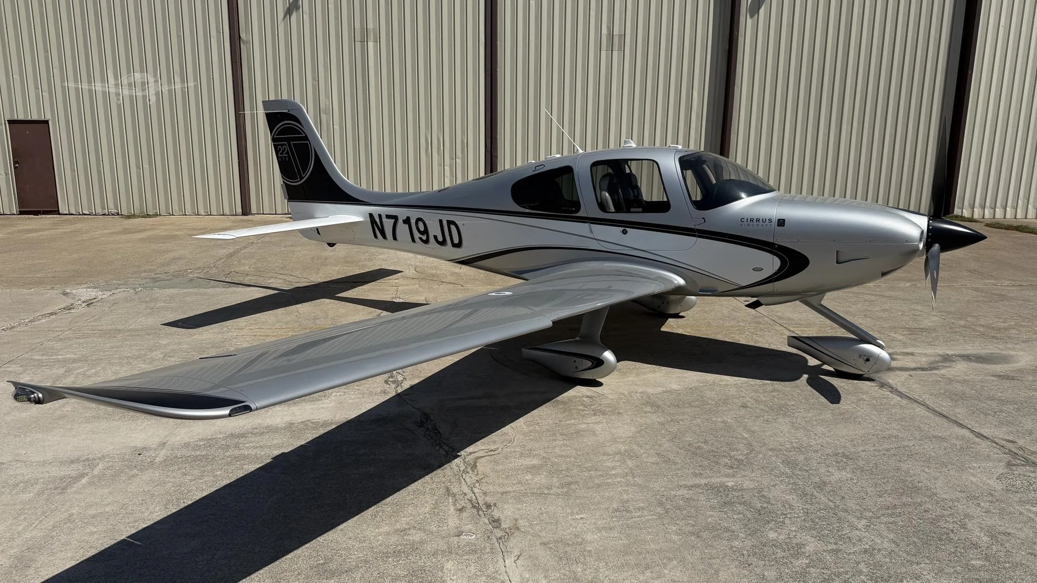 Exterior view of a 2013 CIRRUS SR22-G5 TURBO, N719JD.