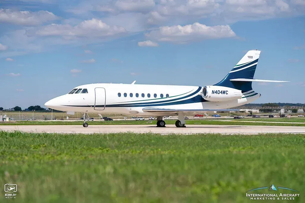 Exterior view of a 2001 Dassault Falcon 900, N404WC.