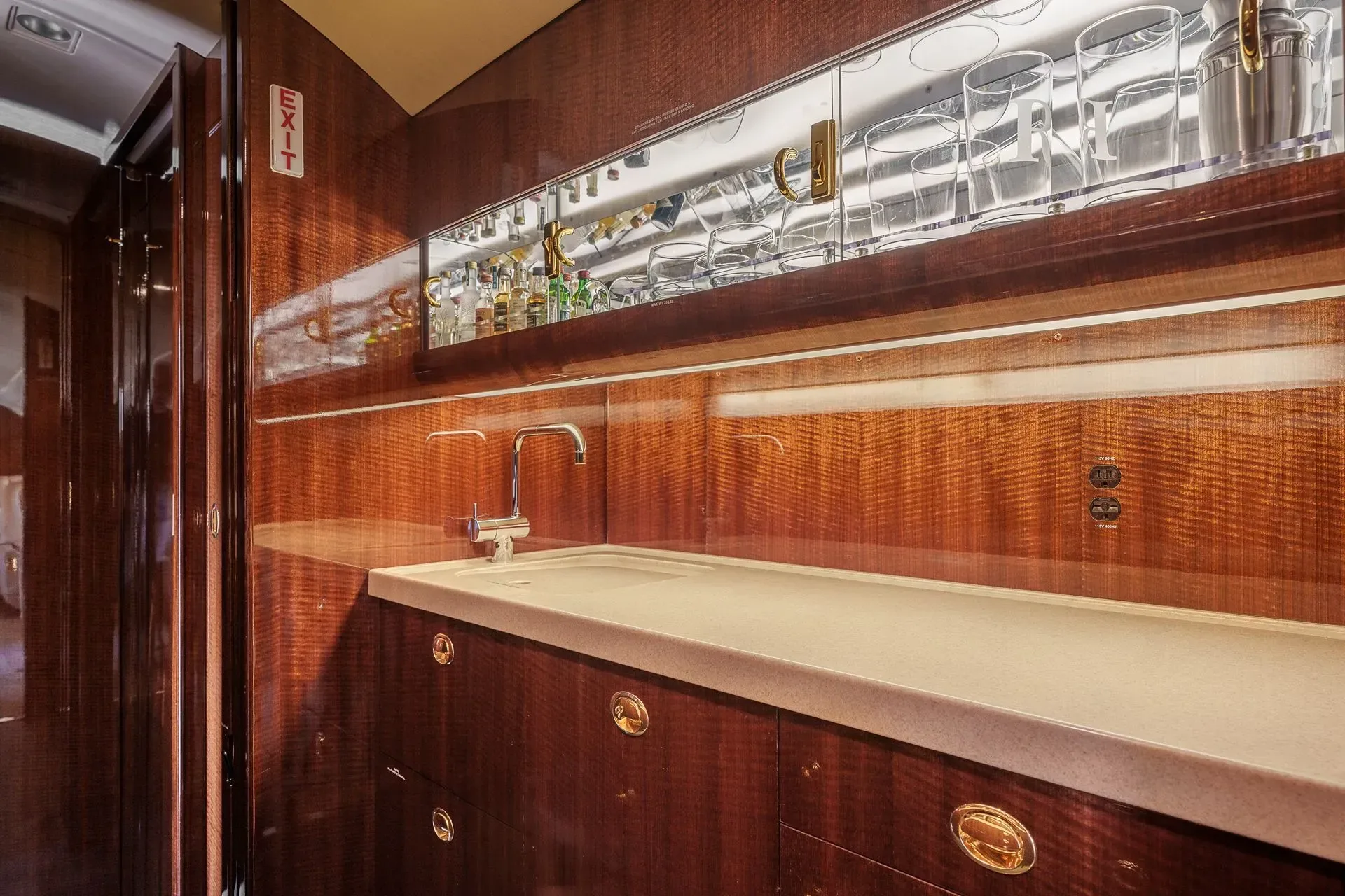 Cabin interior of a 2005 Gulfstream G350.