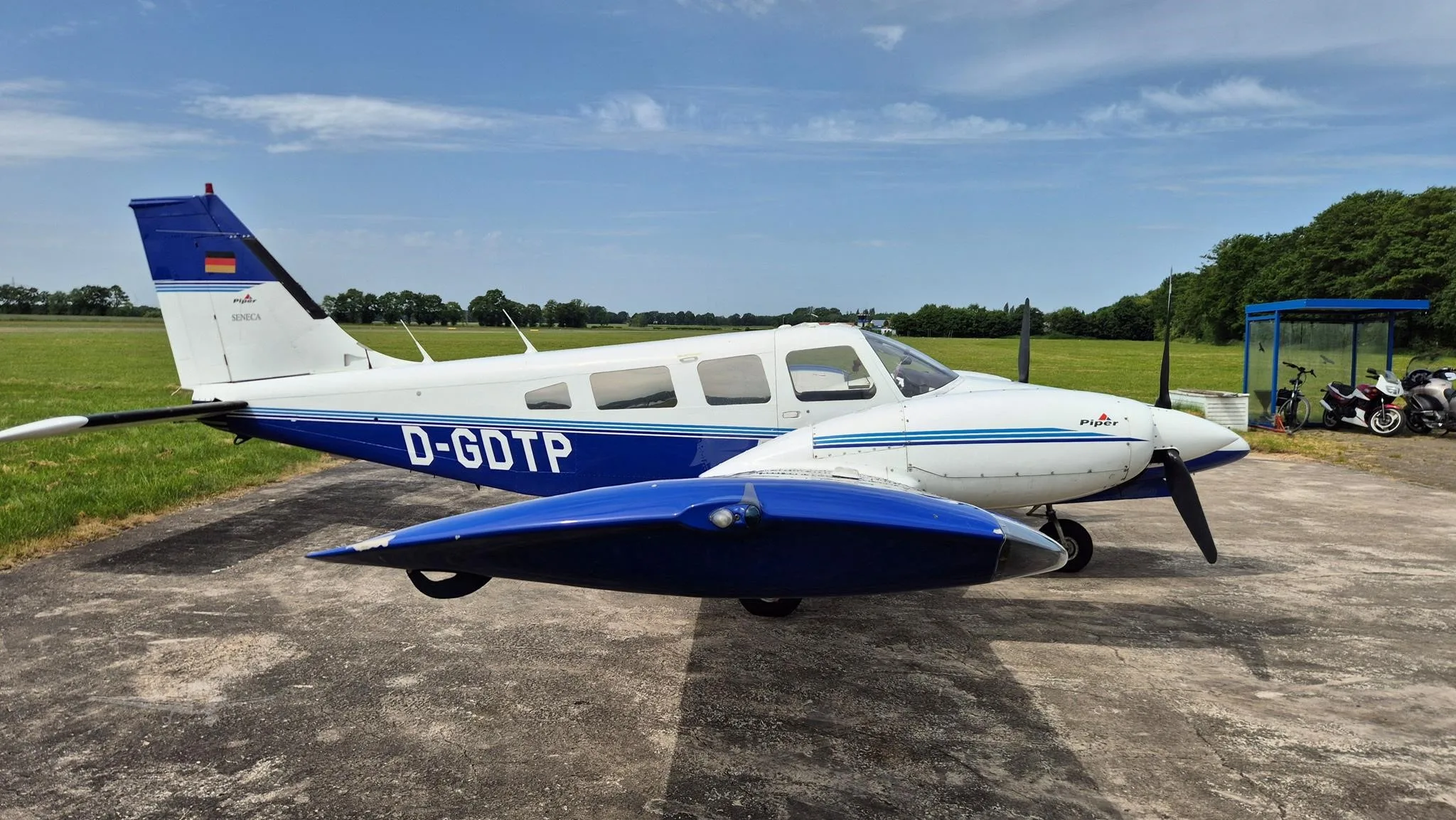 Exterior view of a 1979 PIPER SENECA II, D-GDTP.