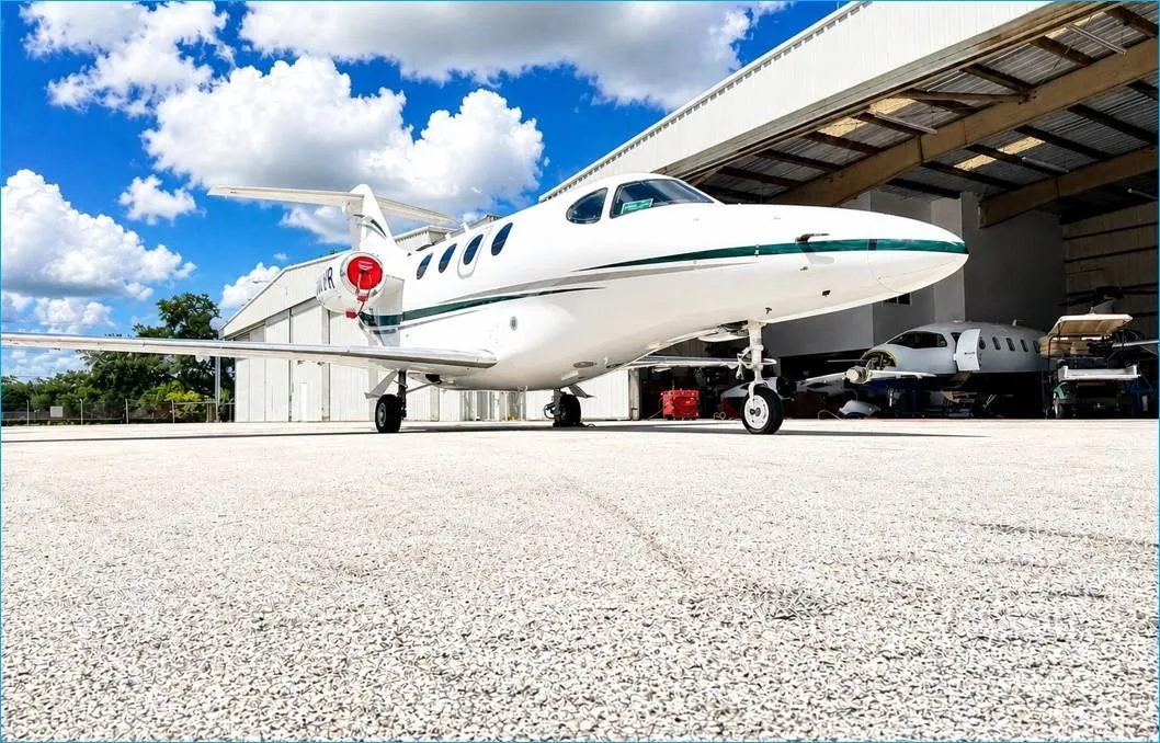 Exterior view of a 2001 BEECHCRAFT PREMIER I, N80VR.
