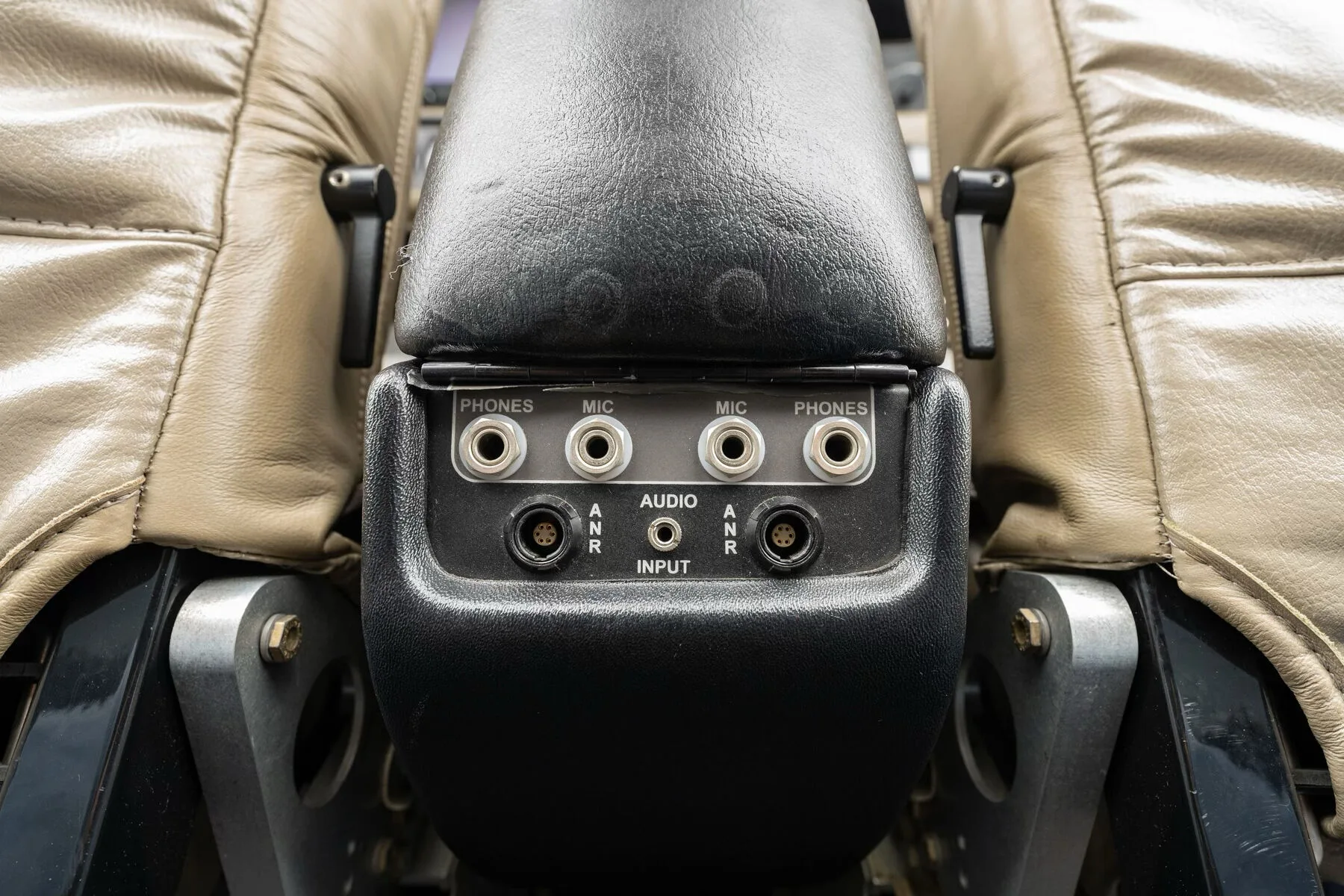 Cockpit and instrument panel of a Cirrus SR20-G2.