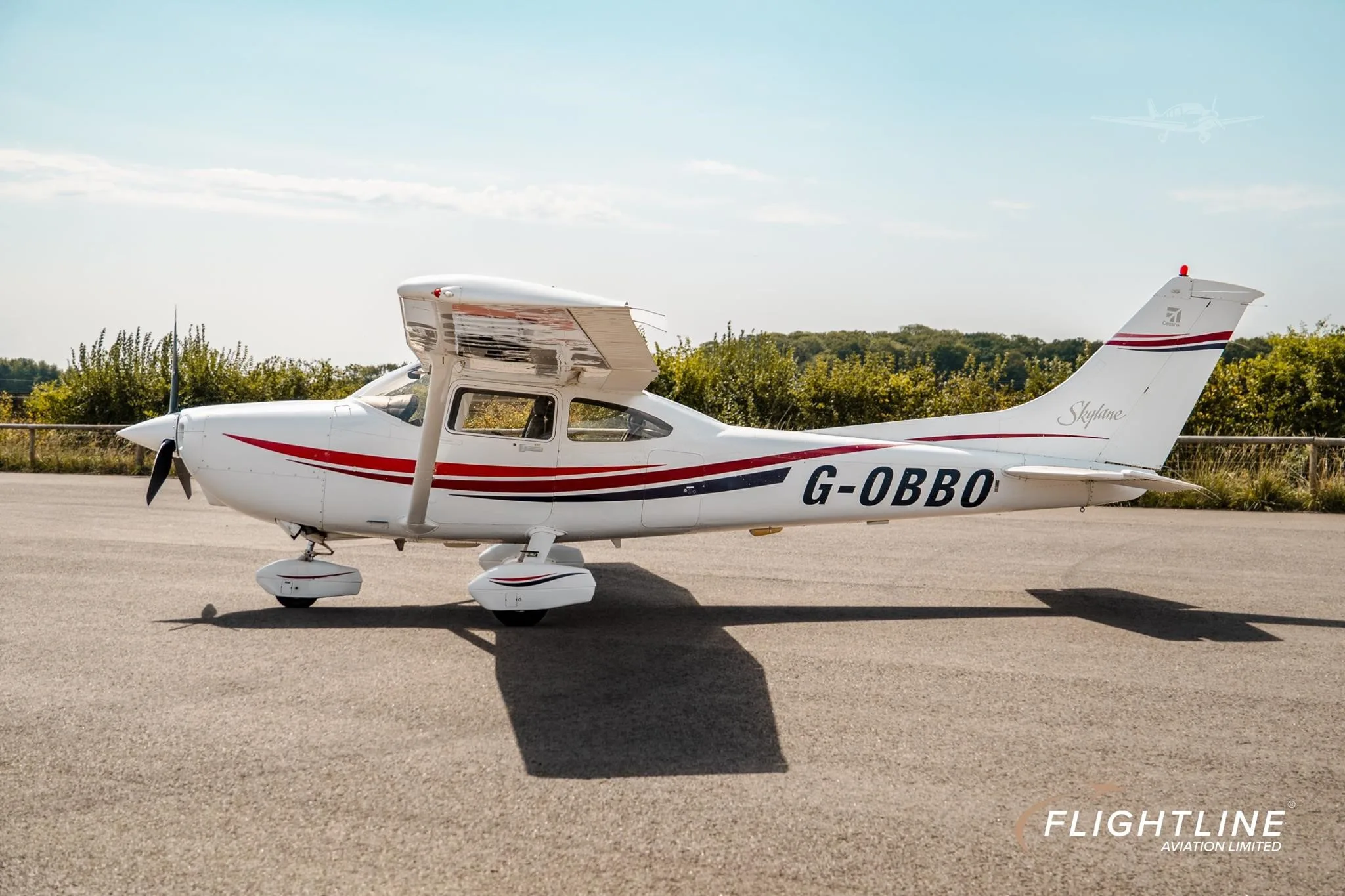 Exterior view of a 1999 CESSNA 182S SKYLANE, G-OBBO.