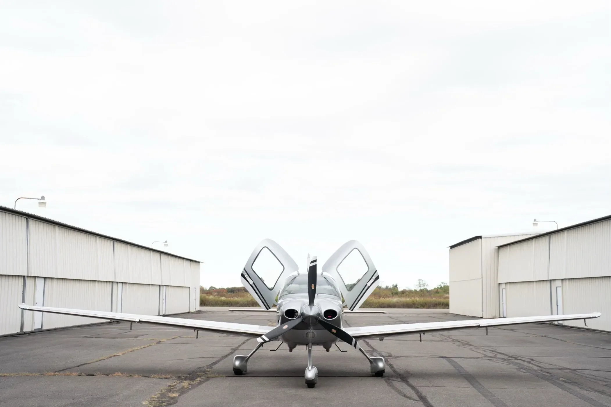 Exterior view of a 2016 Cirrus SR22 G5 GTS.