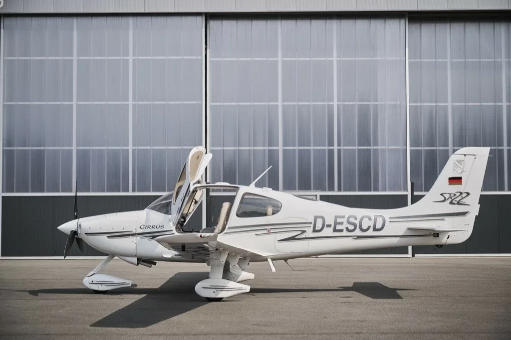 Exterior view of a 2004 Cirrus SR22.
