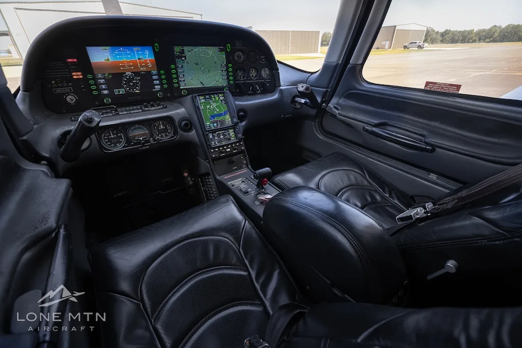 Avionics suite of a 2005 Cirrus SR22 G2 GTS.