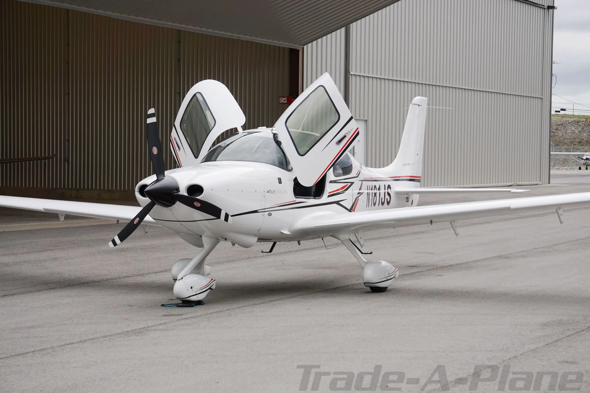 Exterior view of a 2023 CIRRUS SR20-G6, N181JS.