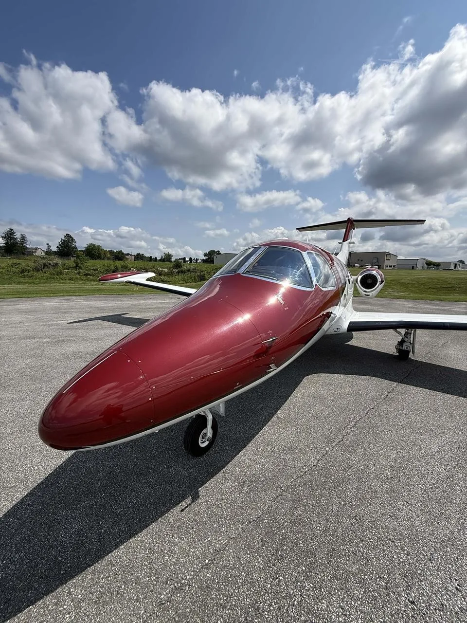 Exterior view of a 2008 ECLIPSE 500, N21YR.