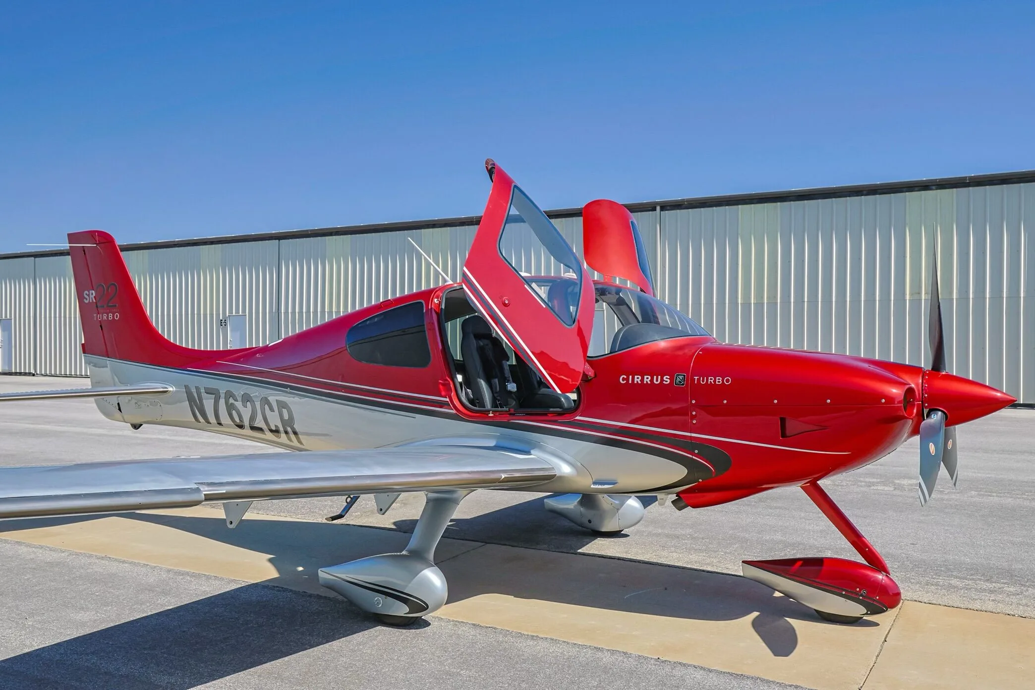 Exterior view of a Cirrus N762CR SR22-G3 Turbo GTS - Aerista.