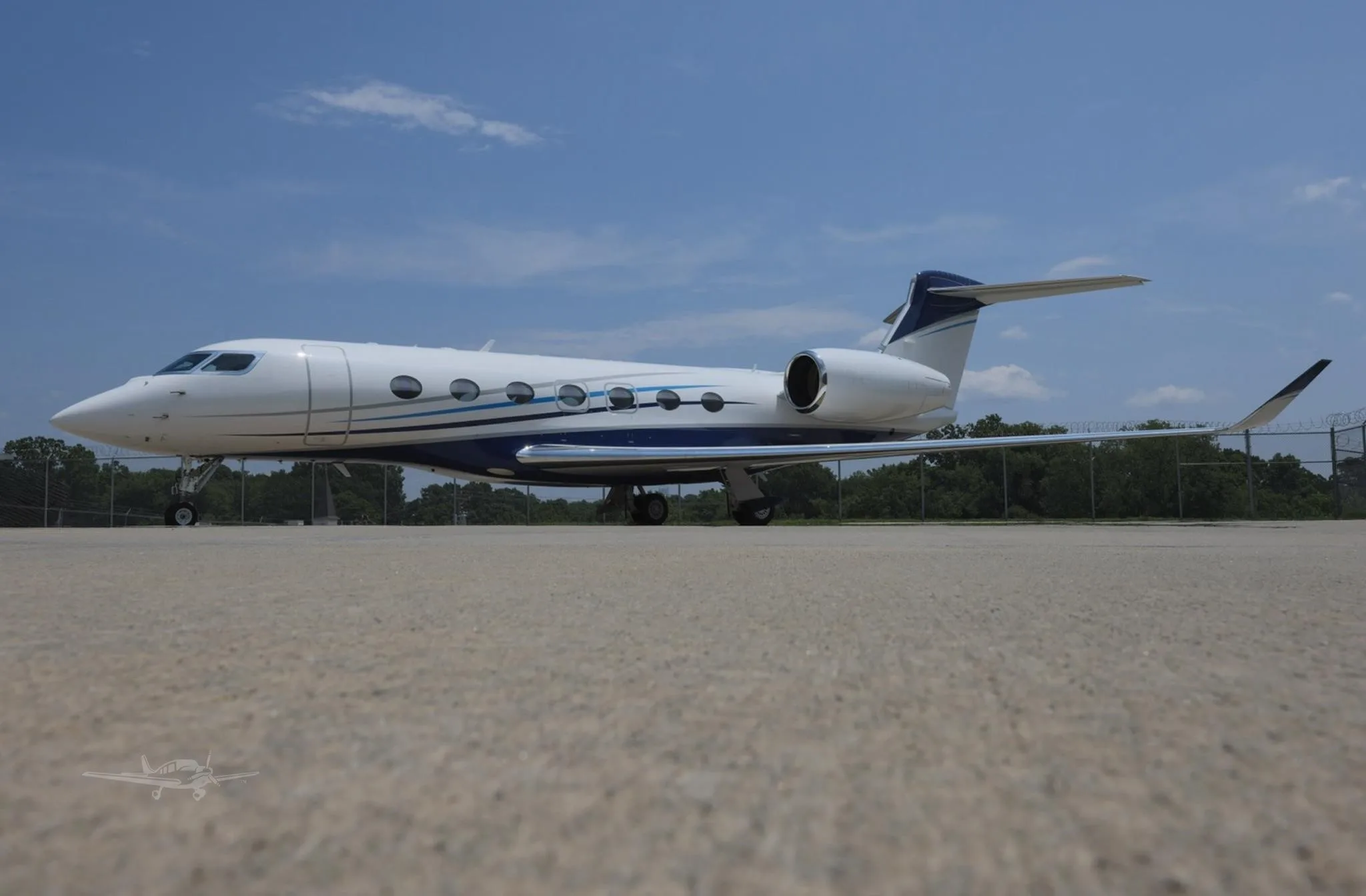 Exterior view of a 2020 GULFSTREAM G500, N88LC.