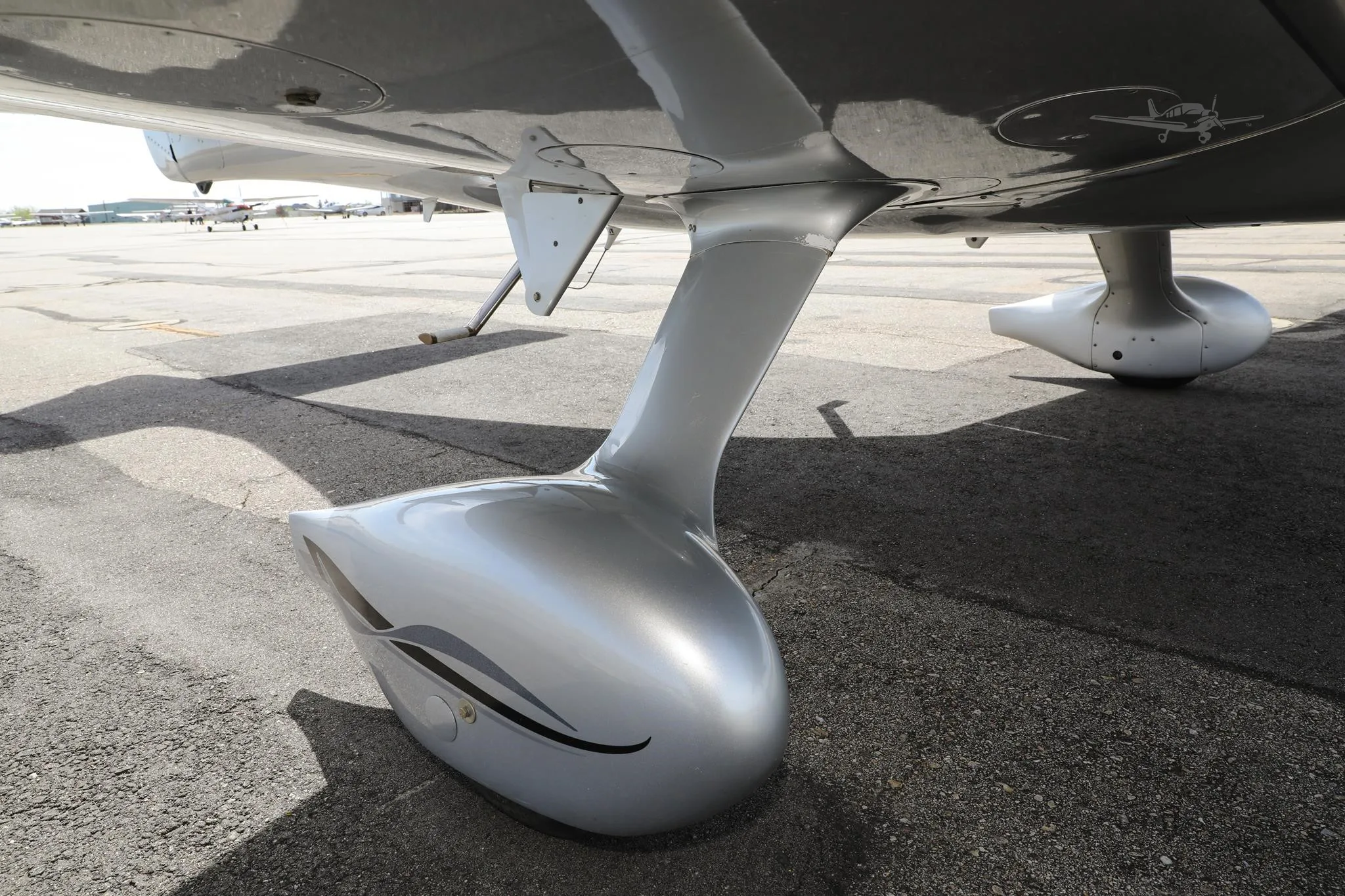 Exterior view of a 2007 CIRRUS SR22-G3 TURBO, N429SR.