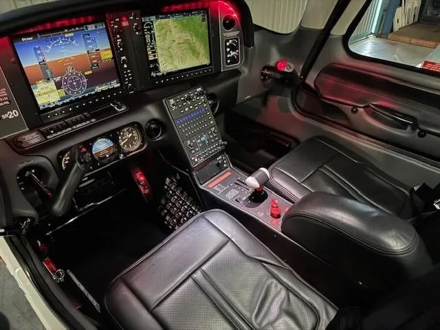 Cockpit and instrument panel of a 2020 CIRRUS SR20-G6.
