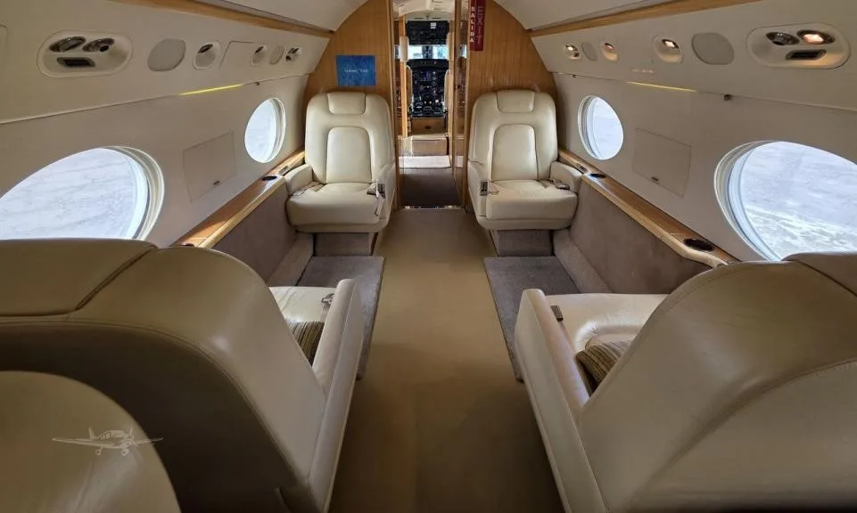 Cabin interior of a 1998 GULFSTREAM GIVSP.