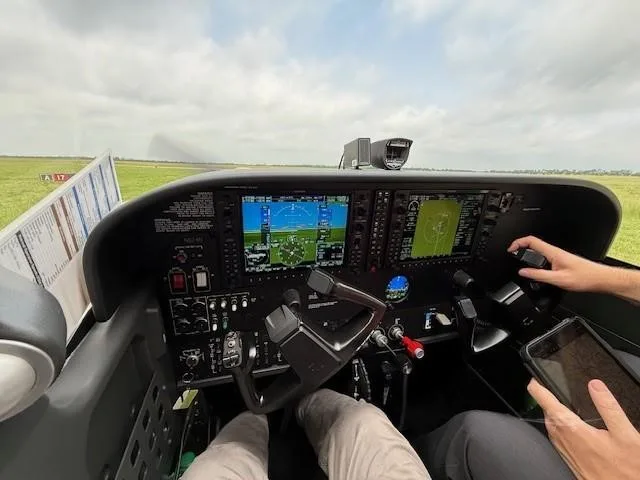 Cockpit and instrument panel of a 2025 CESSNA 172S SKYHAWK SP.