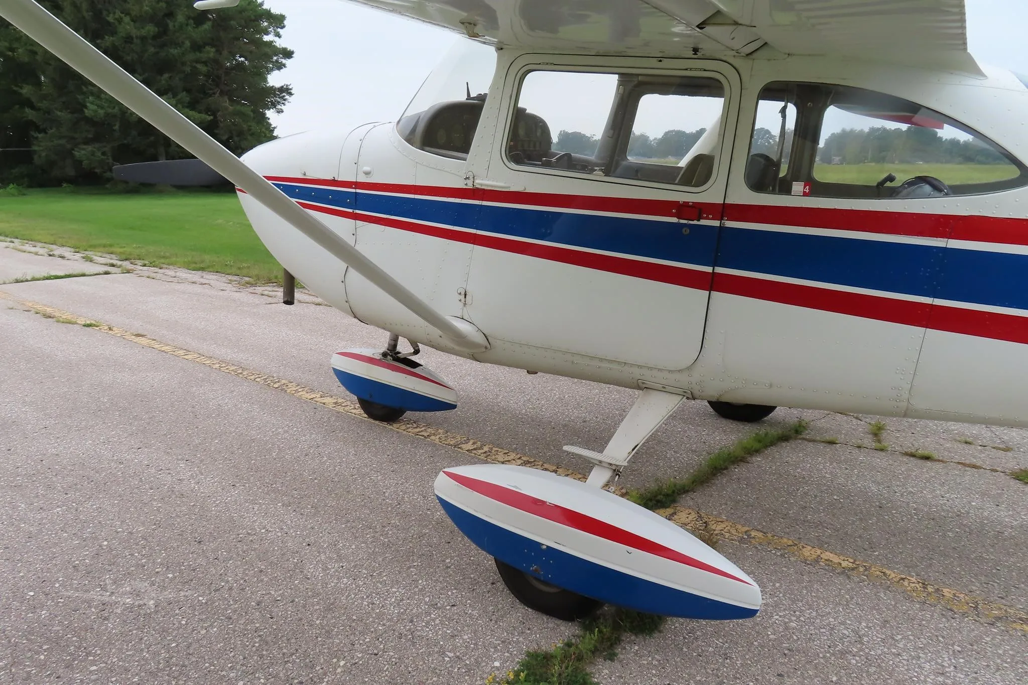 Exterior view of a 1966 CESSNA 172 SKYHAWK, C-GQOJ.