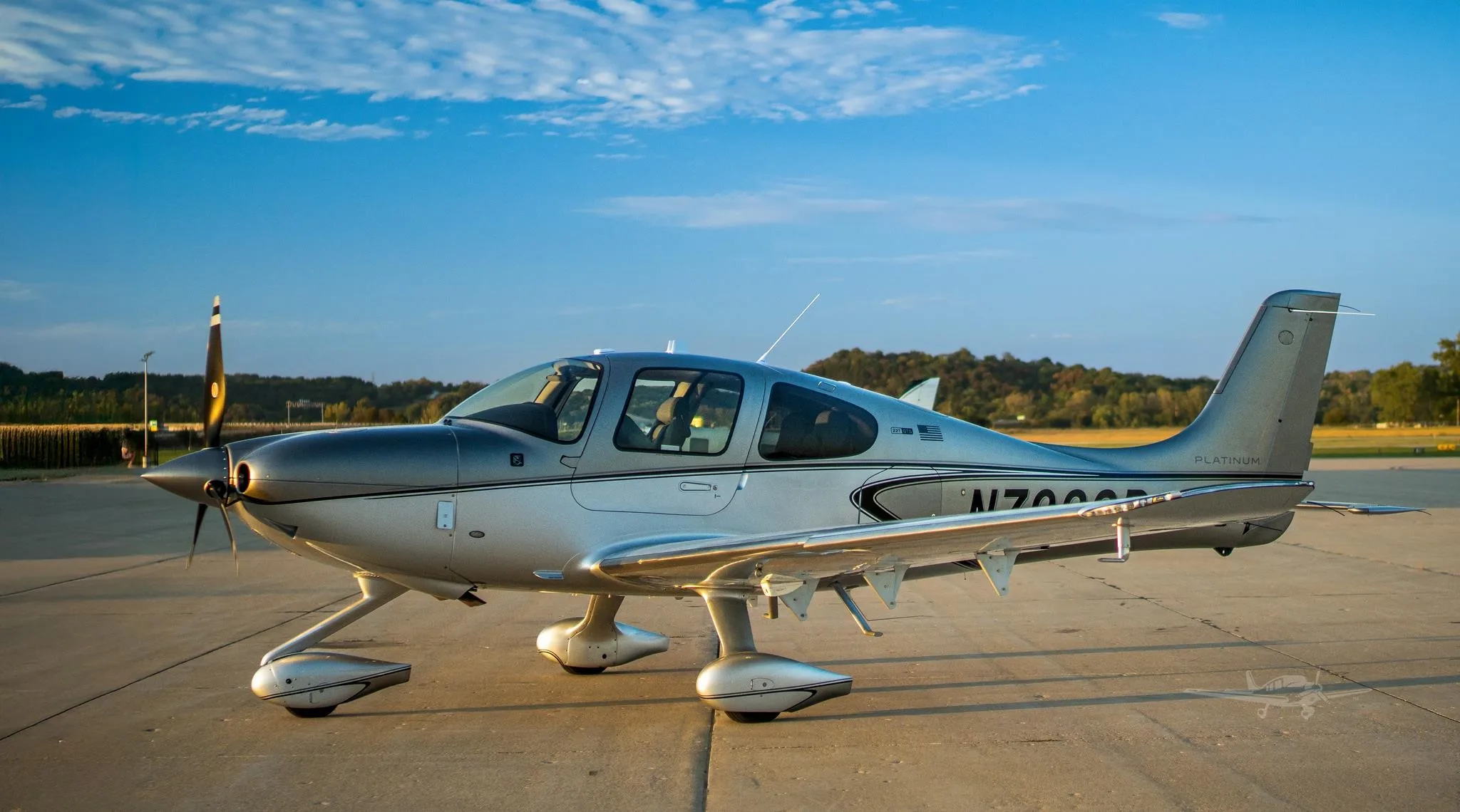 Exterior view of a 2020 CIRRUS SR22-G6 TURBO, N792SD.