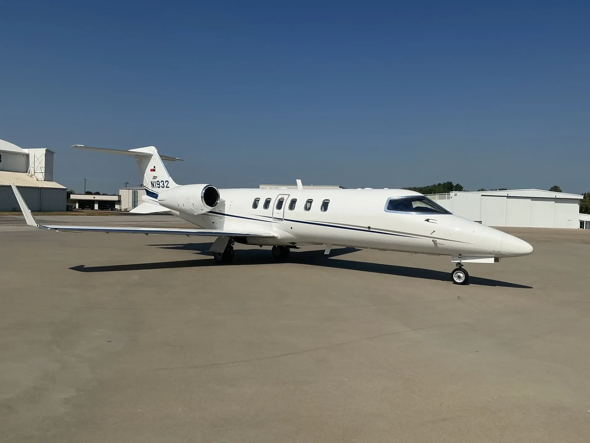 Exterior view of a 2007 Learjet 45, N1932.