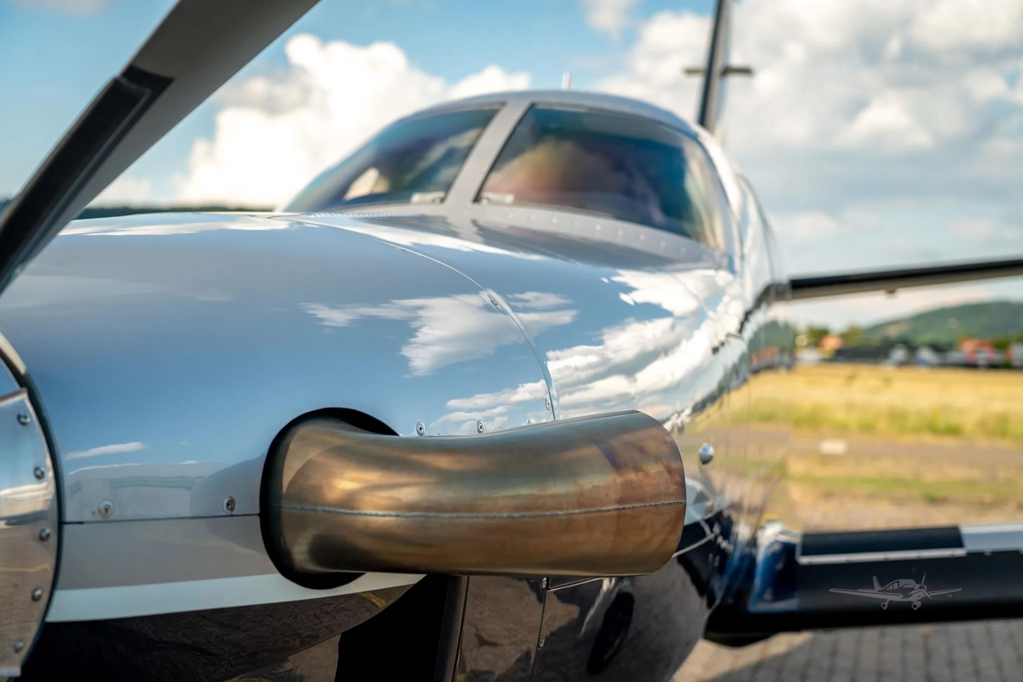 Exterior view of a 2009 DAHER TBM 850, D-FLYM.