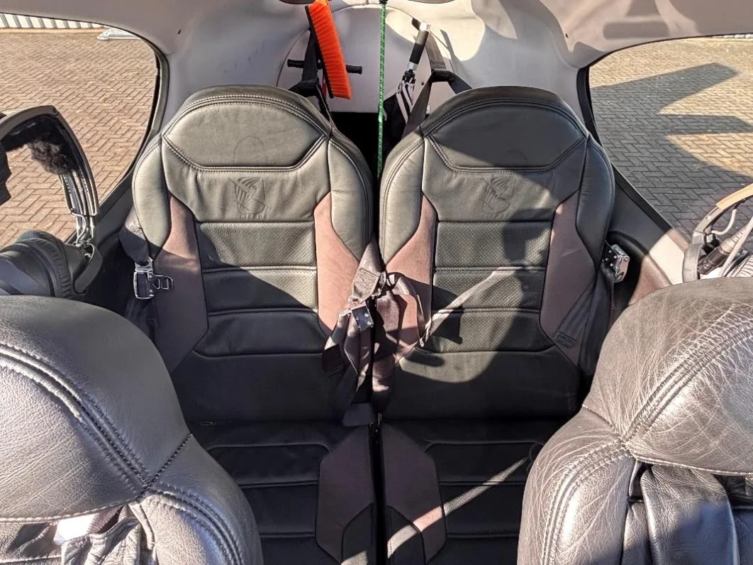 Cabin interior of a 2010 Cirrus sr22tn g3 gts turbo normalized d ezst 203104cf.