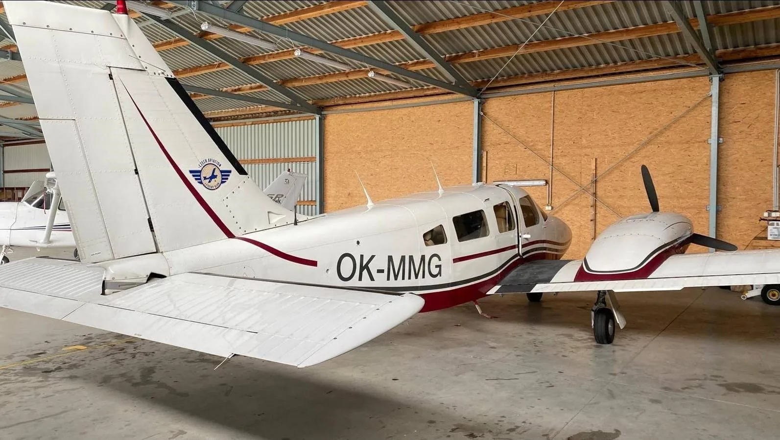 Exterior view of a 1984 PIPER SENECA III, OK-MMG.
