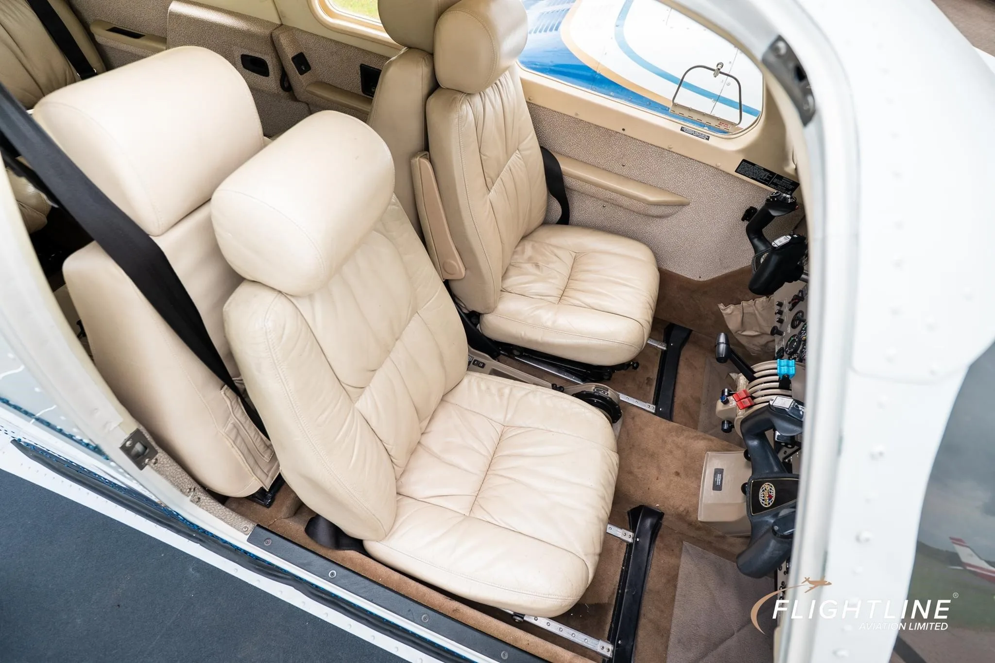 Cabin interior of a 2001 PIPER SENECA V.