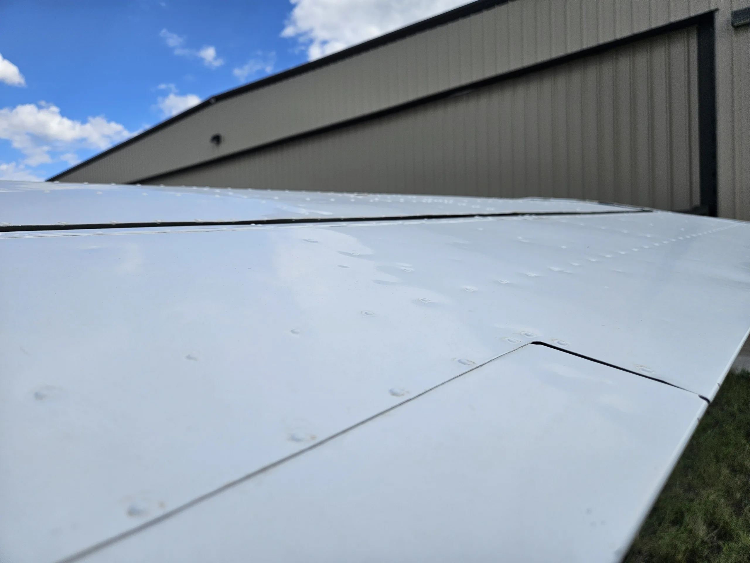 Exterior view of a 1976, N7574V.