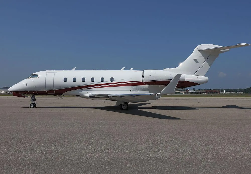 Exterior view of a 2005 Bombardier Challenger 300, N111EL.