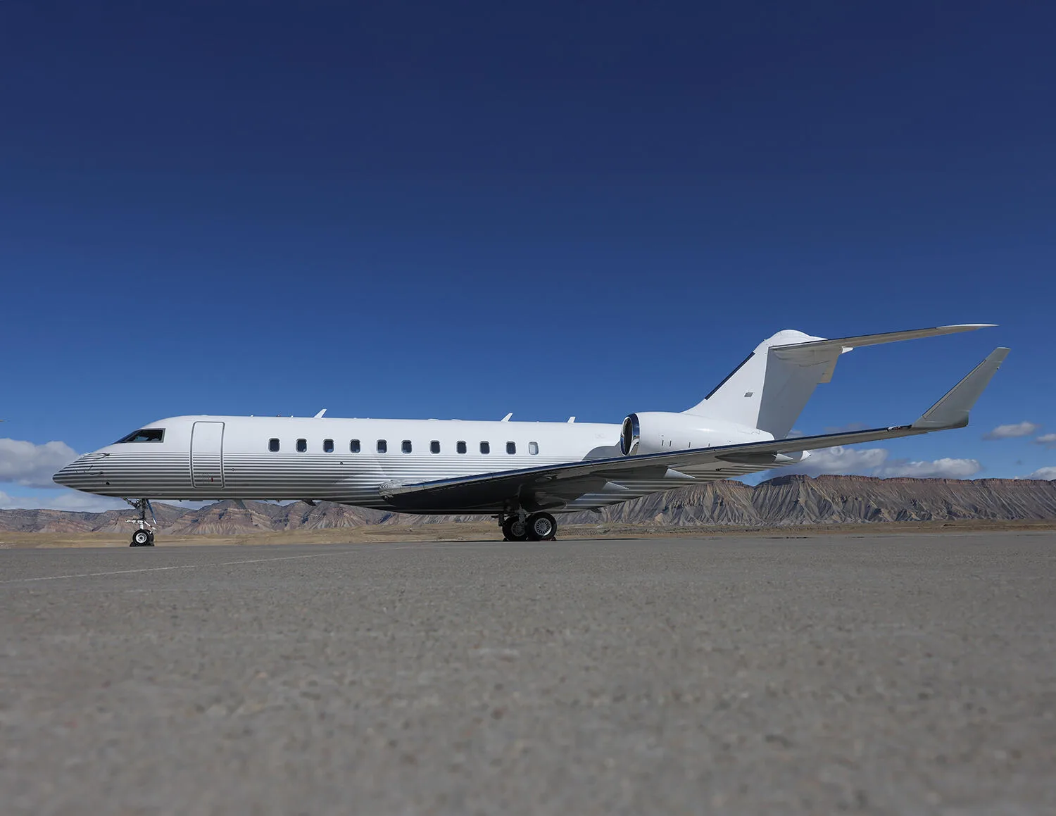 Marketing image of a 2007 Bombardier Global 5000.