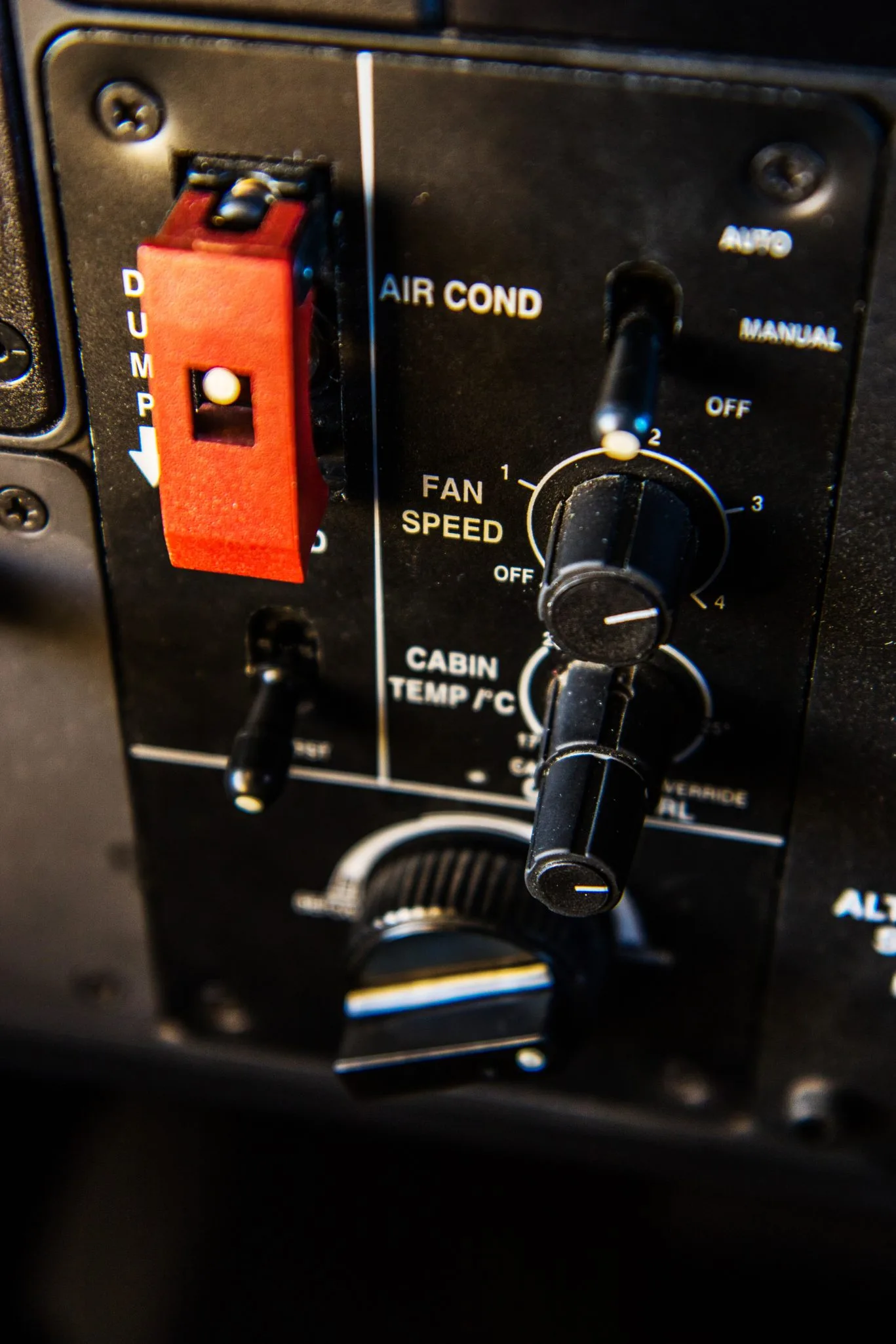 Avionics suite of a 2013 Daher TBM 850.