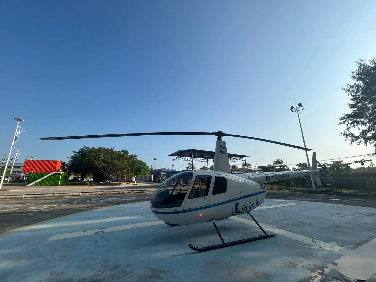 Exterior view of a 2016 ROBINSON R44 RAVEN II, B-70FV.