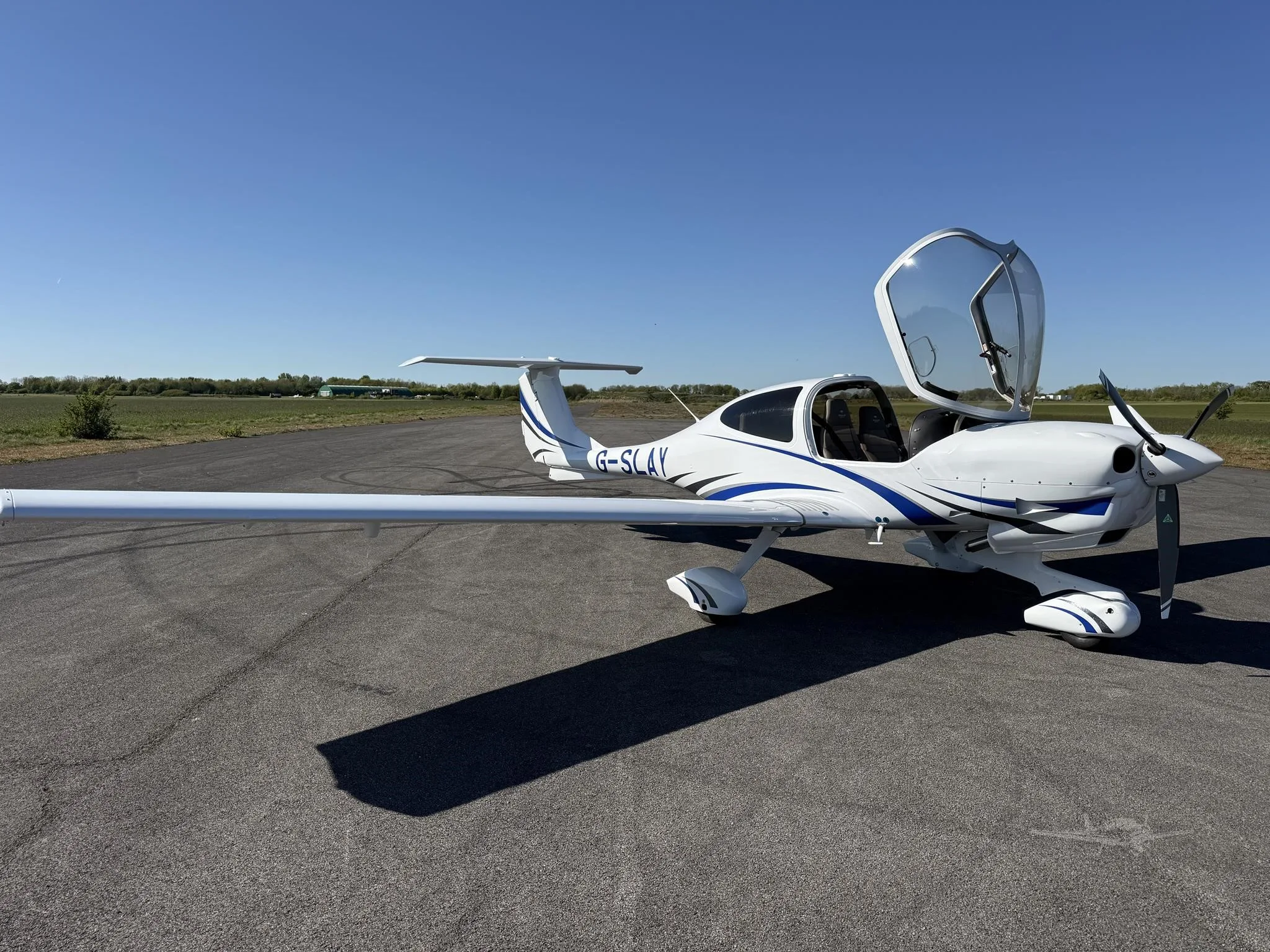 Exterior view of a 2023 DIAMOND DA40 NG, G-SLAY.